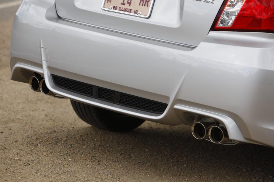  Subaru Impreza WRX Sedan 2011 года  (фото 28 из 34)